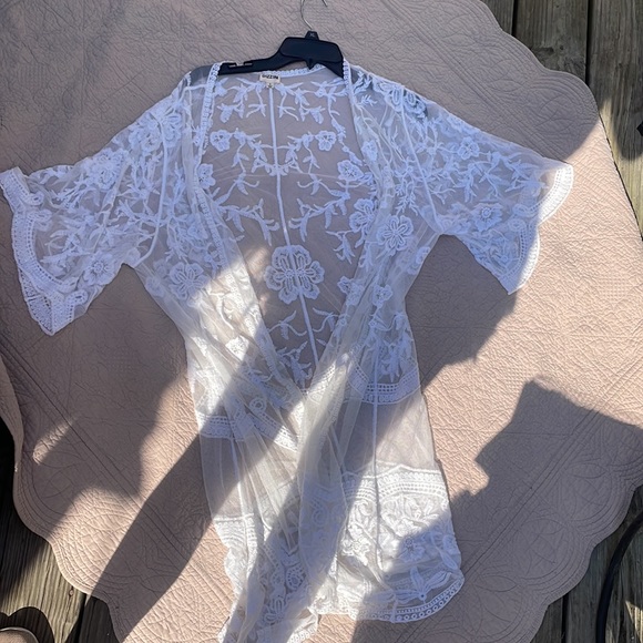 Beautiful white embellished white cover up size s - Picture 2 of 4